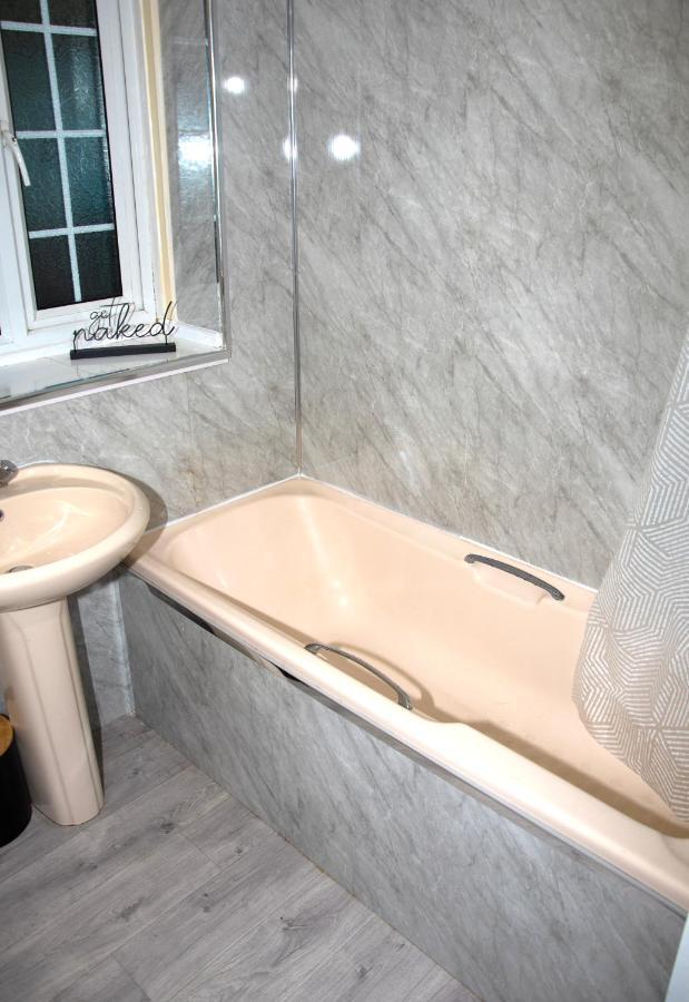 Xb Property - Comfy House Perfect For Families Contractors Relocators West Bromwich Exterior foto