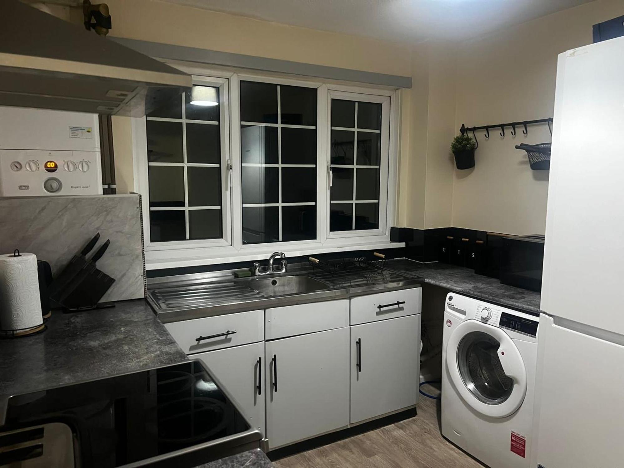 Xb Property - Comfy House Perfect For Families Contractors Relocators West Bromwich Exterior foto